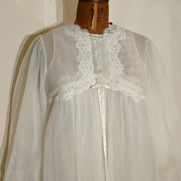Vintage Artemis Gossard lacy white bridal peignoire set